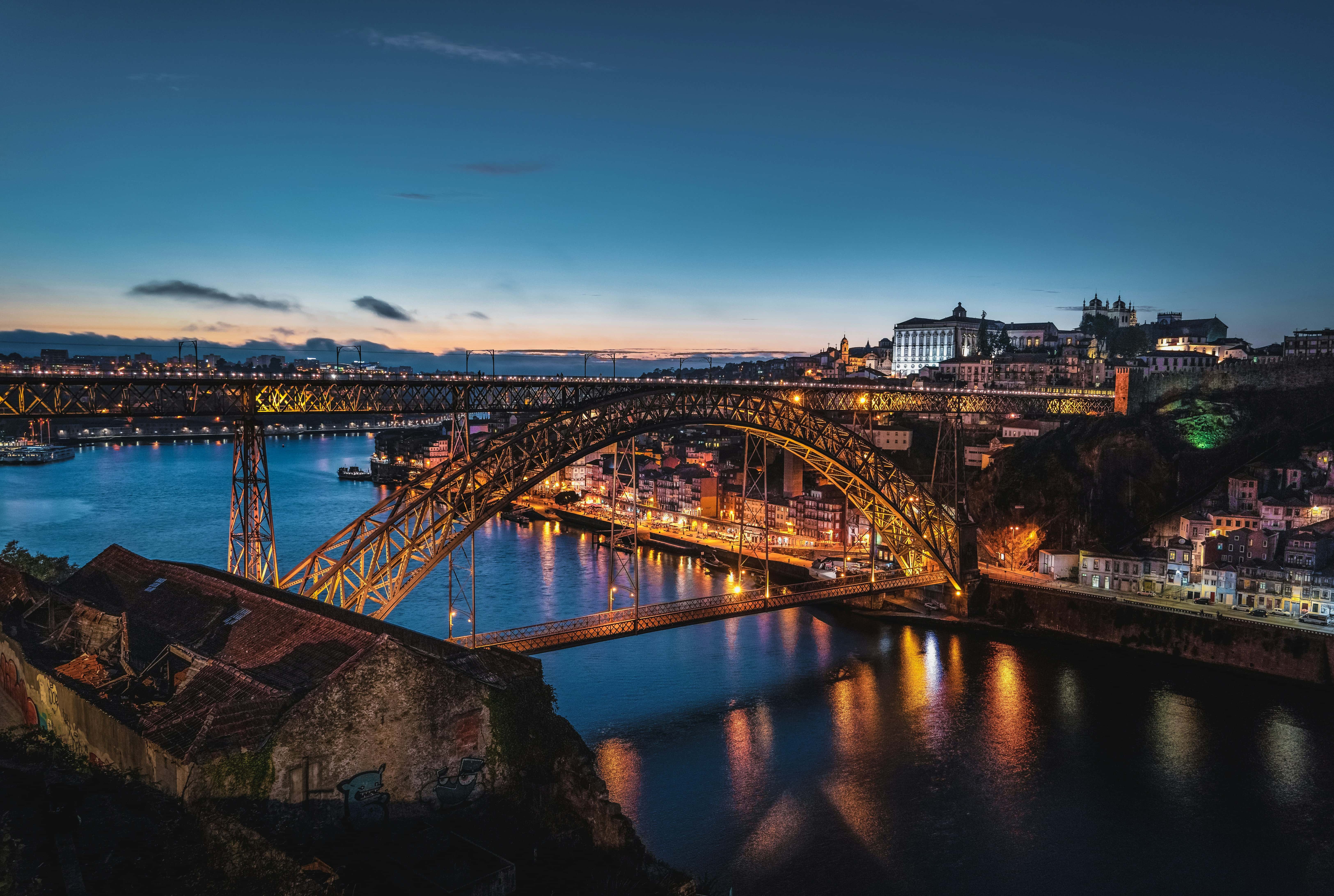 photos/pont-marron-avec-lumiere